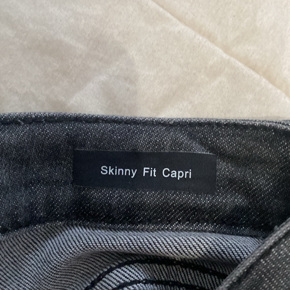 Judy Blue Capri Size 5/27 - Picture 7 of 10